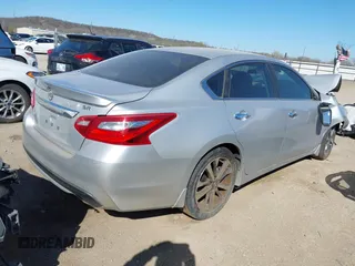 2016 Nissan Altima SR with VIN 1N4AL3AP4GC171826, listed as a IAAI auction lot 41841720 with Not Provided miles and . Bid and sale history available at carsss.com. Image 4.