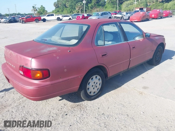 1995 Toyota Camry LE z VIN JT2SK12E6S0318069, wystawiony jako IAAI lot #42003618 z przebiegiem 235 623 mil mil oraz . Historia ofert i sprzedaży dostępna na DreamBid. Obrazek 4.