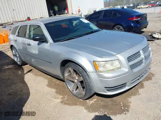 2008 Dodge Magnum with VIN 2D4FV47TX8H178219, listed as a IAAI auction lot 41851976 with 173,123 mi miles. Bid and sale history available at carsss.com. Image 1.