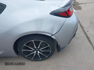 2023 Toyota 86 z VIN JF1ZNBC15P8759916, wystawiony jako IAAI lot #42160271 z przebiegiem 28 360 mil mil oraz . Historia ofert i sprzedaży dostępna na DreamBid. Obrazek 20.