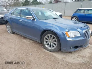 2011 Chrysler 300 Limited z VIN 2C3CA5CG2BH592083, wystawiony jako IAAI lot #42136809 z przebiegiem 112 786 mil mil oraz . Historia ofert i sprzedaży dostępna na DreamBid. Obrazek 1.
