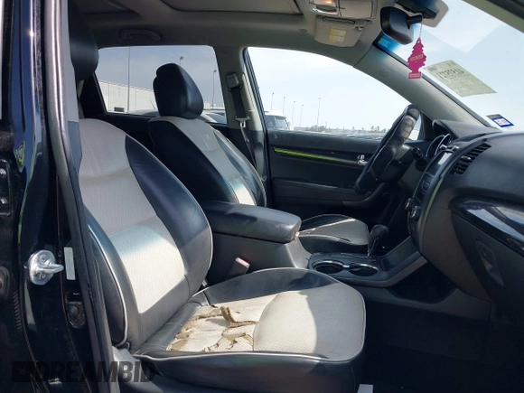 2012 Kia Sorento SX with VIN 5XYKW4A29CG261253, listed as a IAAI auction lot 41575721 with 161,477 mi miles. Bid and sale history available at carsss.com. Image 5.