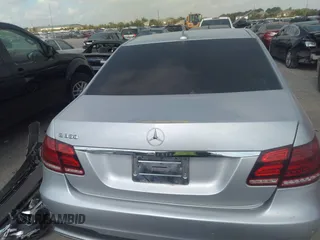 2016 Mercedes-Benz E 350 Sport z VIN WDDHF5KB9GB178314, wystawiony jako IAAI lot #37312402 z przebiegiem 99 819 mil mil oraz . Historia ofert i sprzedaży dostępna na DreamBid. Obrazek 16.
