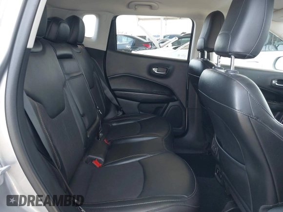 2019 Jeep Compass Altitude z VIN 3C4NJCBB7KT833187, wystawiony jako IAAI lot #41852079 z przebiegiem 73 949 mil mil oraz . Historia ofert i sprzedaży dostępna na DreamBid. Obrazek 8.