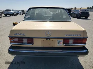 1984 Mercedes-Benz 300 D с VIN WDBAB33A9EA147115, выставлен на аукционе Copart как лот 61462545 с пробегом 285 650 миль миль и Чистый • Clean title. История ставок и продаж доступна на DreamBid. Изображение 6.