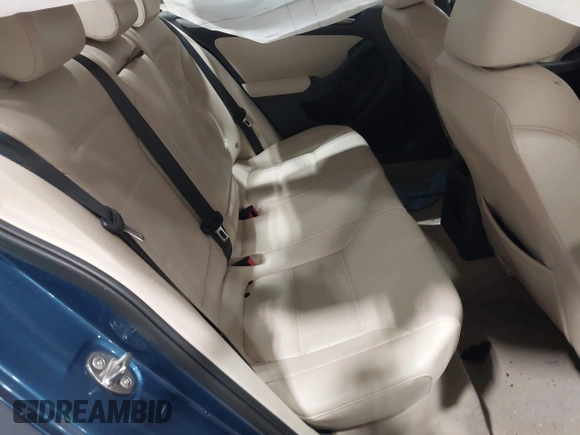 2015 Volkswagen Jetta SE z VIN 3VWD07AJ2FM315225, wystawiony jako IAAI lot #41929278 z przebiegiem 127 240 mil mil oraz . Historia ofert i sprzedaży dostępna na DreamBid. Obrazek 8.