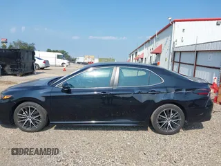 2022 Toyota Camry SE with VIN 4T1T11AK8NU700019, listed as a IAAI auction lot 40134654 with 34,662 mi miles. Bid and sale history available at carsss.com. Image 15.