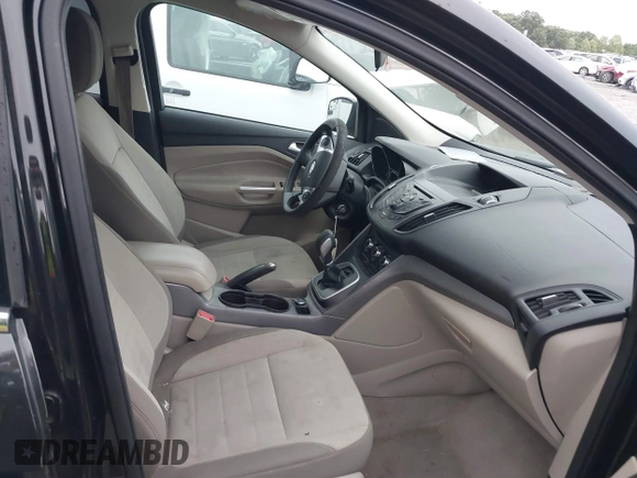 2014 Ford Escape SE with VIN 1FMCU0GX9EUB21853, listed as a IAAI auction lot 40313063 with 106,687 mi miles. Bid and sale history available at carsss.com. Image 5.