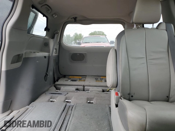 2012 Toyota Sienna XLE с VIN 5TDDK3DC8CS043732, выставлен на аукционе Copart как лот 58037885 с пробегом 234 881 миль миль и Списание • Salvage title. История ставок и продаж доступна на DreamBid. Изображение 10.