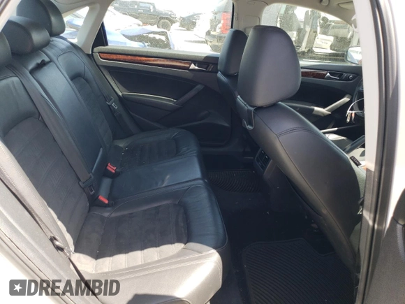 2013 Volkswagen Passat SEL Premium z VIN 1VWCH7A38DC039377, wystawiony jako Copart lot #54396435 z przebiegiem 111 925 mil mil oraz Szkoda całkowita • Salvage title. Historia ofert i sprzedaży dostępna na DreamBid. Obrazek 10.