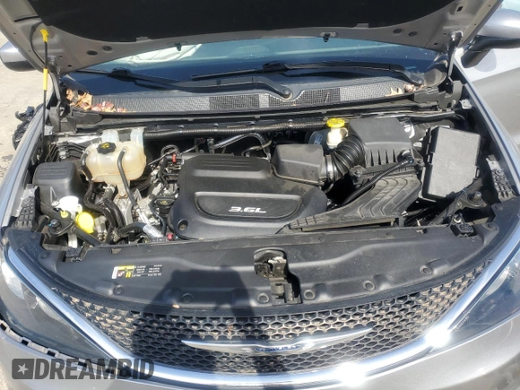 2017 Chrysler Pacifica Touring with VIN 2C4RC1DG2HR676477, listed as a Copart auction lot 49493855 with 35,482 mi miles and Salvage Title. Bid and sale history available at DreamBid. Image 13.