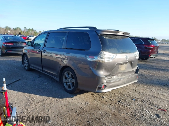 2012 Toyota Sienna SE with VIN 5TDXK3DC9CS189005, listed as a IAAI auction lot 41482337 with 267,618 mi miles. Bid and sale history available at carsss.com. Image 3.