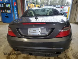2015 Mercedes-Benz SLK 250 z VIN WDDPK4HA9FF104558, wystawiony jako Copart lot #52104545 z przebiegiem 77 054 mil mil oraz Szkody całkowita. Historia ofert i sprzedaży dostępna na DreamBid. Obrazek 6.