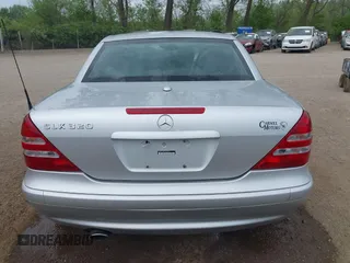 2002 Mercedes-Benz SLK 320 z VIN WDBKK65F82F254735, wystawiony jako IAAI lot #42135544 z przebiegiem 110 886 mil mil oraz . Historia ofert i sprzedaży dostępna na DreamBid. Obrazek 16.