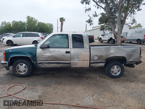 1998 Chevrolet Silverado 1500 with VIN 2GCEC19R3W1122806, listed as a IAAI auction lot 42153517 with 271,788 mi miles and . Bid and sale history available at DreamBid. Image 14.