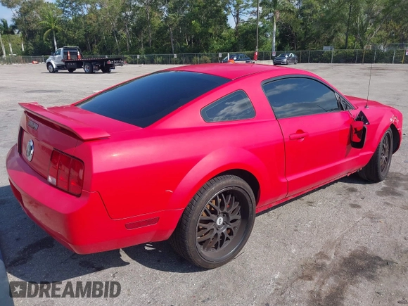 2008 Ford Mustang Deluxe with VIN 1ZVHT80N185150814, listed as a IAAI auction lot 42216084 with 140,271 mi miles and . Bid and sale history available at DreamBid. Image 4.