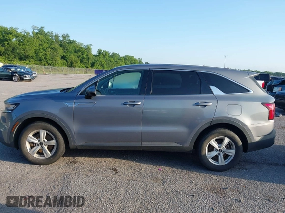 2021 Kia Sorento LX with VIN 5XYRG4LC3MG032683, listed as a IAAI auction lot 42233724 with 110,566 mi miles and . Bid and sale history available at DreamBid. Image 14.
