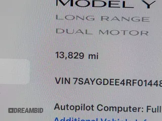 2024 Tesla Model Y Long Range z VIN 7SAYGDEE4RF014480, wystawiony jako IAAI lot #41979686 z przebiegiem 13 829 mil mil oraz . Historia ofert i sprzedaży dostępna na DreamBid. Obrazek 16.