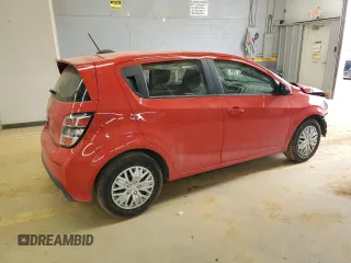 2020 Chevrolet Sonic LT z VIN 1G1JG6SB6L4123809, wystawiony jako Copart lot #42010805 z przebiegiem 40 249 mil mil oraz Szkody całkowita. Historia ofert i sprzedaży dostępna na DreamBid. Obrazek 3.
