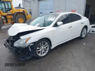 2010 Nissan Maxima SV z VIN 1N4AA5AP7AC865211, wystawiony jako IAAI lot #41783071 z przebiegiem 177 512 mil mil oraz . Historia ofert i sprzedaży dostępna na DreamBid. Obrazek 2.