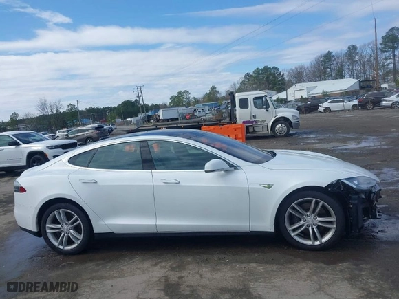 2016 Tesla Model S 90D with VIN 5YJSA1E21GF129964, listed as a IAAI auction lot 41817494 with NaN miles. Bid and sale history available at carsss.com. Image 13.