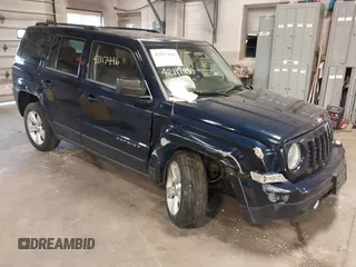 2014 Jeep Patriot Latitude z VIN 1C4NJRFB2ED693945, wystawiony jako IAAI lot #42117446 z przebiegiem 151 614 mil mil oraz . Historia ofert i sprzedaży dostępna na DreamBid. Obrazek 1.