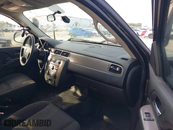 2012 Chevrolet Tahoe Commercial z VIN 1GNLC2E08CR196981, wystawiony jako IAAI lot #42834520 z przebiegiem 221 592 mil mil oraz . Historia ofert i sprzedaży dostępna na DreamBid. Obrazek 5.