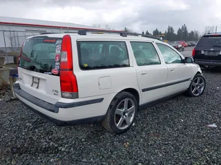 2001 Volvo V70 with VIN YV1SW58D211021451, listed as a IAAI auction lot 41705840 with 177,711 mi miles. Bid and sale history available at carsss.com. Image 4.