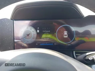 2025 Hyundai Elantra SEL Convenience z VIN KMHLS4DG9SU910615, wystawiony jako IAAI lot #42296527 z przebiegiem 11 590 mil mil oraz . Historia ofert i sprzedaży dostępna na DreamBid. Obrazek 7.