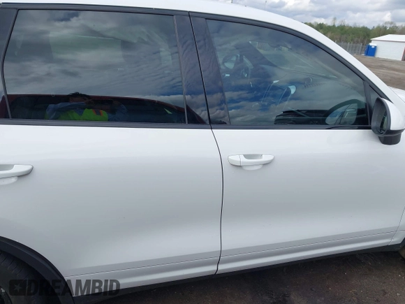 2013 Porsche Cayenne S с VIN WP1AB2A20DLA85337, выставлен на аукционе IAAI как лот 41875317 с пробегом 116 561 миль миль и . История ставок и продаж доступна на DreamBid. Изображение 13.