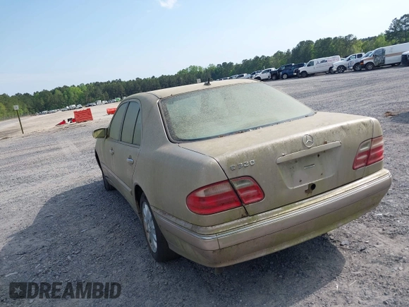 2000 Mercedes-Benz E 320 z VIN WDBJF65J6YB107172, wystawiony jako IAAI lot #42004480 z przebiegiem 149 432 mil mil oraz . Historia ofert i sprzedaży dostępna na DreamBid. Obrazek 3.