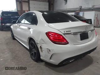 2018 Mercedes-Benz C 300 с VIN 55SWF4KB2JU282237, выставлен на аукционе IAAI как лот 42331996 с пробегом 48 683 миль миль и . История ставок и продаж доступна на DreamBid. Изображение 17.