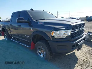 2022 Ram 2500 Big Horn z VIN 3C6UR5DL8NG324154, wystawiony jako IAAI lot #42046643 z przebiegiem 43 584 mil mil oraz . Historia ofert i sprzedaży dostępna na DreamBid. Obrazek 1.