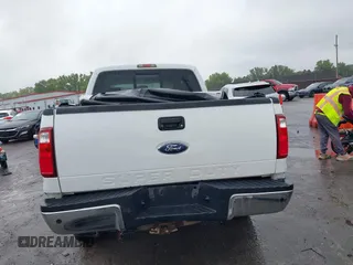 2010 Ford F-250 XL z VIN 1FTSW2B52AEB33231, wystawiony jako IAAI lot #37505696 z przebiegiem 277 288 mil mil oraz . Historia ofert i sprzedaży dostępna na DreamBid. Obrazek 17.