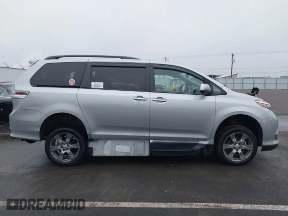2017 Toyota Sienna SE with VIN 5TDXZ3DC4HS806247, listed as a IAAI auction lot 41323320 with 18,212 mi miles and . Bid and sale history available at DreamBid. Image 13.