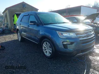 2018 Ford Explorer XLT z VIN 1FM5K8D83JGA30905, wystawiony jako IAAI lot #41642252 z przebiegiem 230 000 mil mil oraz . Historia ofert i sprzedaży dostępna na DreamBid. Obrazek 1.