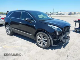 2023 Cadillac XT5 FWD Premium Luxury z VIN 1GYKNCRS1PZ148318, wystawiony jako IAAI lot #42007920 z przebiegiem 21 260 mil mil oraz . Historia ofert i sprzedaży dostępna na DreamBid. Obrazek 1.