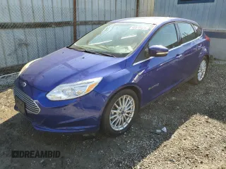 2015 Ford Focus Electric z VIN 1FADP3R44FL231985, wystawiony jako Copart lot #45576425 z przebiegiem 99 560 mil mil oraz Tytuł czysty. Historia ofert i sprzedaży dostępna na DreamBid. Obrazek 1.