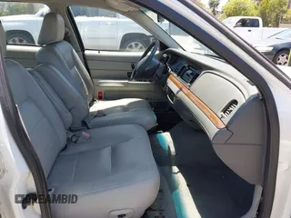 2004 Ford Crown Victoria LX z VIN 2FAFP74W34X170637, wystawiony jako IAAI lot #42478531 z przebiegiem 168 885 mil mil oraz . Historia ofert i sprzedaży dostępna na DreamBid. Obrazek 5.