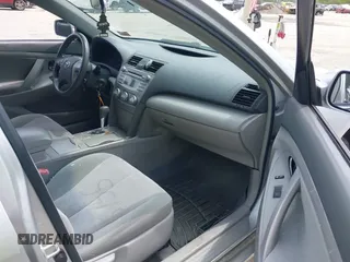 2010 Toyota Camry z VIN 4T4BF3EKXAR073360, wystawiony jako IAAI lot #42398755 z przebiegiem 263 278 mil mil oraz . Historia ofert i sprzedaży dostępna na DreamBid. Obrazek 5.