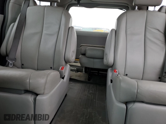 2013 Toyota Sienna XLE z VIN 5TDDK3DC1DS054184, wystawiony jako Copart lot #44821285 z przebiegiem 214 218 mil mil oraz Nie do naprawy • Non repairable. Historia ofert i sprzedaży dostępna na DreamBid. Obrazek 10.
