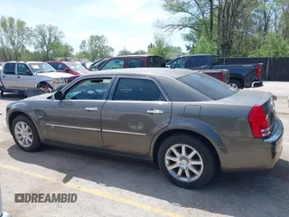 2008 Chrysler 300 C Hemi with VIN 2C3LA63H18H172015, listed as a IAAI auction lot 42055764 with 130,915 mi miles. Bid and sale history available at carsss.com. Image 14.