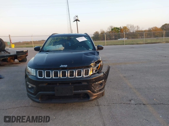2017 Jeep Compass Latitude with VIN 3C4NJDBB8HT664781, listed as a IAAI auction lot 40670412 with 125,593 mi miles. Bid and sale history available at carsss.com. Image 13.