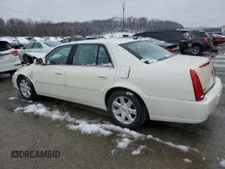 2008 Cadillac DTS 1SD z VIN 1G6KD57Y78U104174, wystawiony jako Copart lot #44759355 z przebiegiem 101 428 mil mil oraz Szkoda całkowita • Salvage title. Historia ofert i sprzedaży dostępna na DreamBid. Obrazek 2.