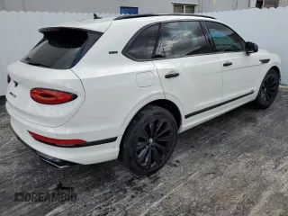2021 Bentley Bentayga V8 z VIN SJAAM2ZV9MC036858, wystawiony jako Copart lot #41018244 z przebiegiem 29 054 mil mil oraz Nie do naprawy. Historia ofert i sprzedaży dostępna na DreamBid. Obrazek 3.