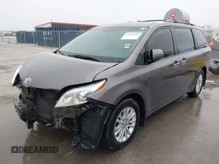 2017 Toyota Sienna XLE Auto Access Seat with VIN 5TDYZ3DC8HS776058, listed as a IAAI auction lot 41945909 with 138,899 mi miles. Bid and sale history available at carsss.com. Image 20.