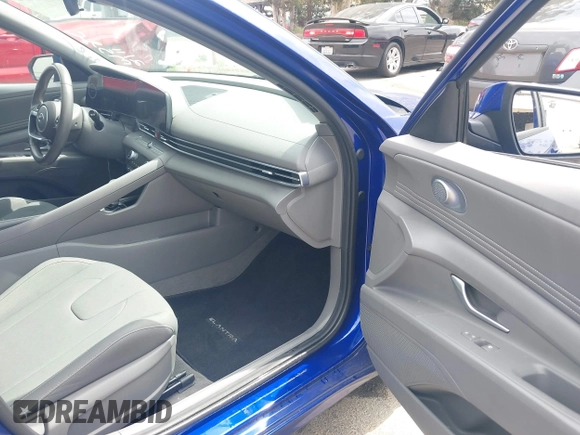 2023 Hyundai Elantra SEL z VIN KMHLS4AG4PU427318, wystawiony jako IAAI lot #42052082 z przebiegiem 33 090 mil mil oraz . Historia ofert i sprzedaży dostępna na DreamBid. Obrazek 5.