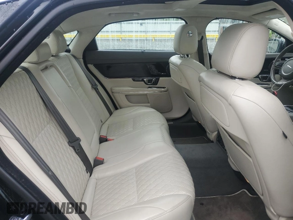 2017 Jaguar XJ Portfolio z VIN SAJWJ2GD3H8W10775, wystawiony jako Copart lot #59276325 z przebiegiem 90 345 mil mil oraz Szkoda całkowita • Salvage title. Historia ofert i sprzedaży dostępna na DreamBid. Obrazek 10.