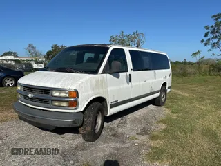 2002 Chevrolet Express with VIN 1GAHG39R921243538, listed as a Copart auction lot 78916214 with 512,936 mi miles and Clean Title. Bid and sale history available at carsss.com. Image 2.