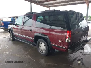 1999 Chevrolet Suburban z VIN 3GNFK16R8XG144067, wystawiony jako IAAI lot #42433835 z przebiegiem 362 941 mil mil oraz . Historia ofert i sprzedaży dostępna na DreamBid. Obrazek 3.